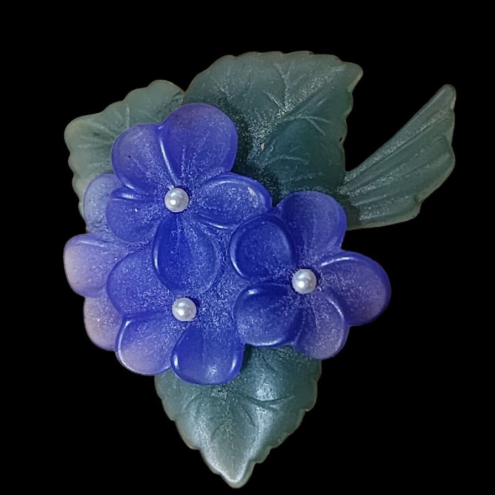 Vintage Avon Molded Plastic Flower Purple African Violets Pin Brooch Jewelry